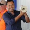 2014 Inductee Oscar De La Hoya holds up plaster impression of his fist.